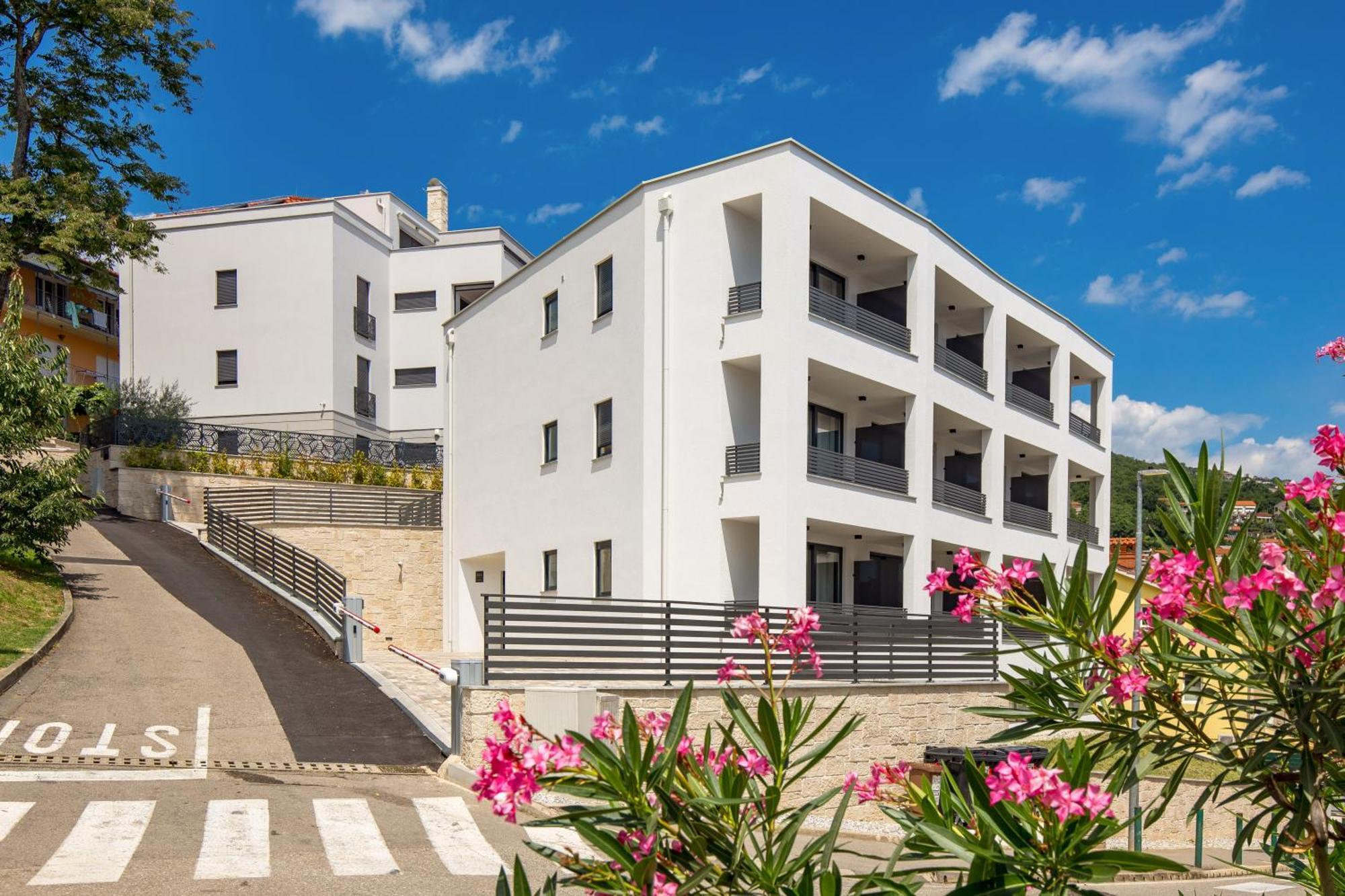Belinda Apartments With Balcony & Private Parking Опатия Экстерьер фото